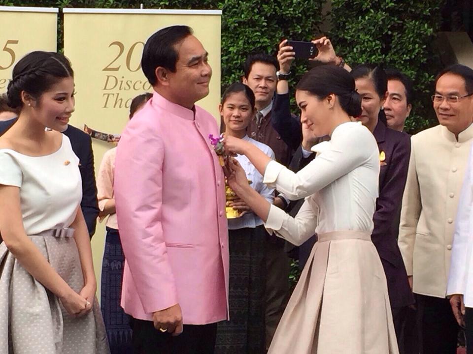 นายกรัฐมนตรี เชิญชวนประชาชนเที่ยวไทยในปีท่องเที่ยววิถีไทย 2558