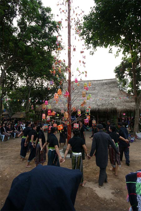 สืบสานตำนานไทดำ งานตุ้มโฮมปี้น้องไต