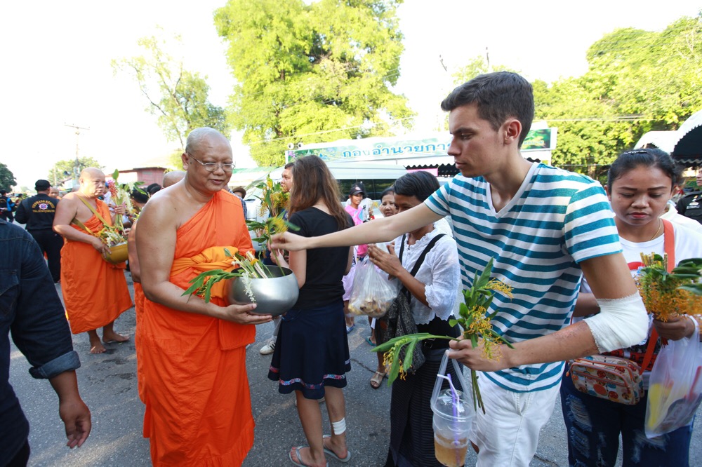 งานย้อนตำนานสระบุรี สืบสานประเพณีหนึ่งเดียวในโลก “ตักบาตรดอกเข้าพรรษา”อำเภอพระพุทธบาท จังหวัดสระบุรี ประจำ2560