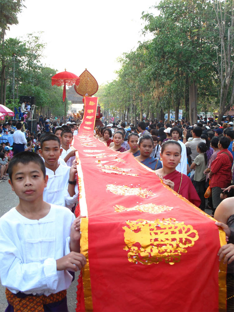 ททท.สำนักงานแพร่เชิญร่วมงาน ประเพณีไหว้พระธาตุช่อแฮ เมืองแพร่แห่ตุงหลวง ประจำปี ๒๕๕๔ ณ วัดพระธาตุช่อแฮ พระอารามหลวง