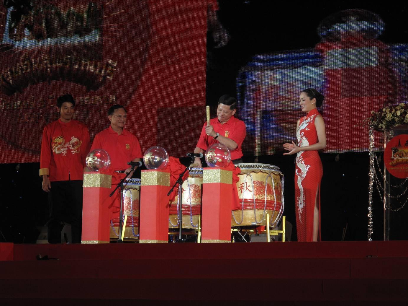 ตรุษจีนสุพรรณบุรี ปีทองมังกรสวรรค์