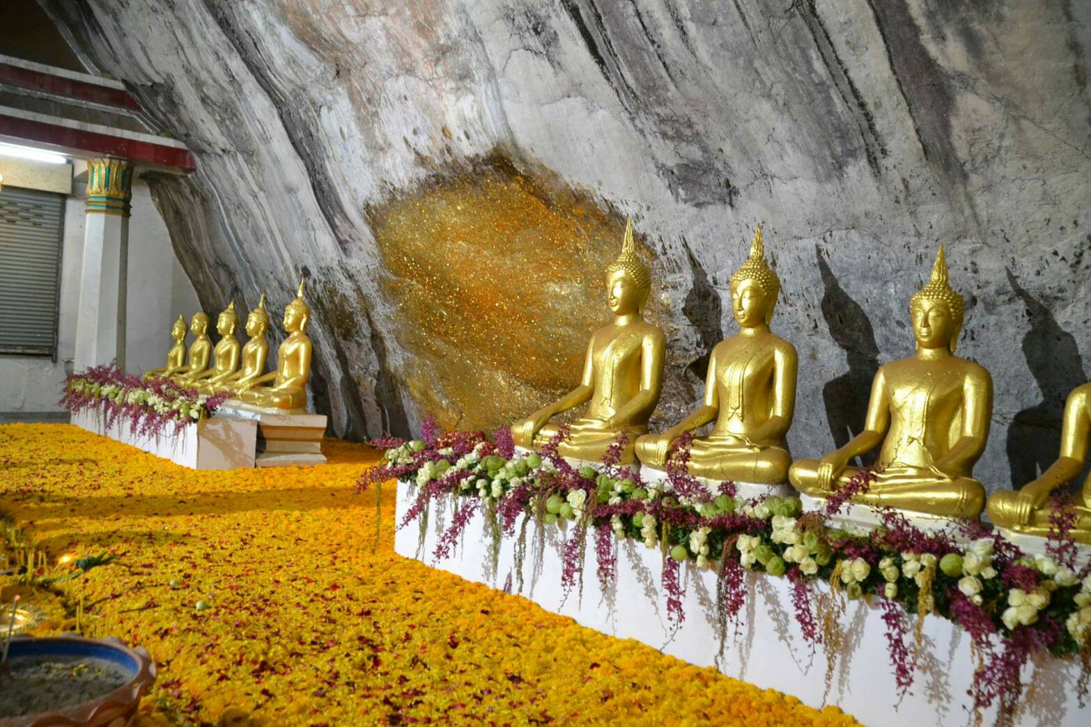 ขอเชิญร่วมงาน "เทศกาลแสงเทียนแห่งศรัทธา น้อมถวายผ้าพระพุทธฉาย สมัยรัชกาลที่ 4" ในระหว่างวันที่ 10 – 12 กุมภาพันธ์ 2560 ณ วัดพระพุทธฉาย จ.สระบุรี