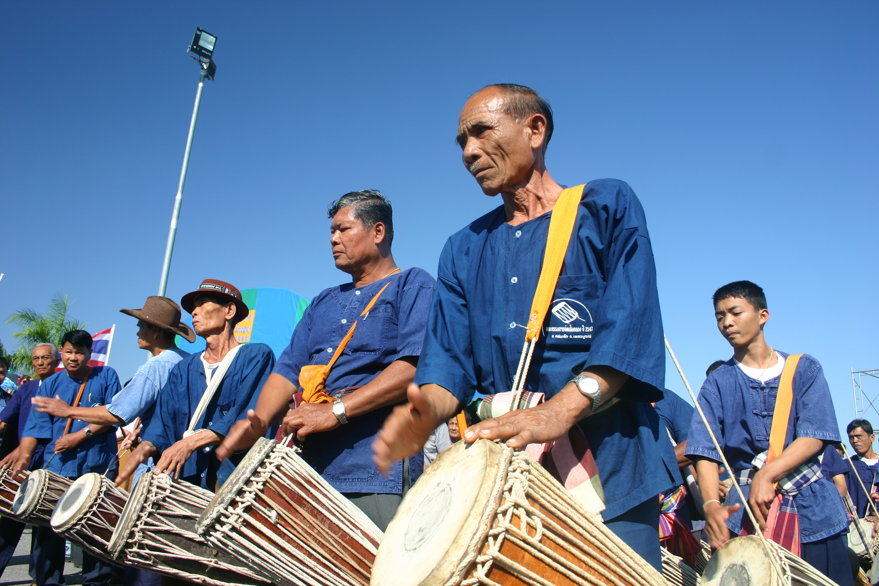 ททท. ขอเชิญร่วมงานประเพณีเส็งกลอง ล่องโคมไฟ ไหว้พ่อขุนผาเมือง ประจำปี 2555จังหวัดเพชรบูรณ์