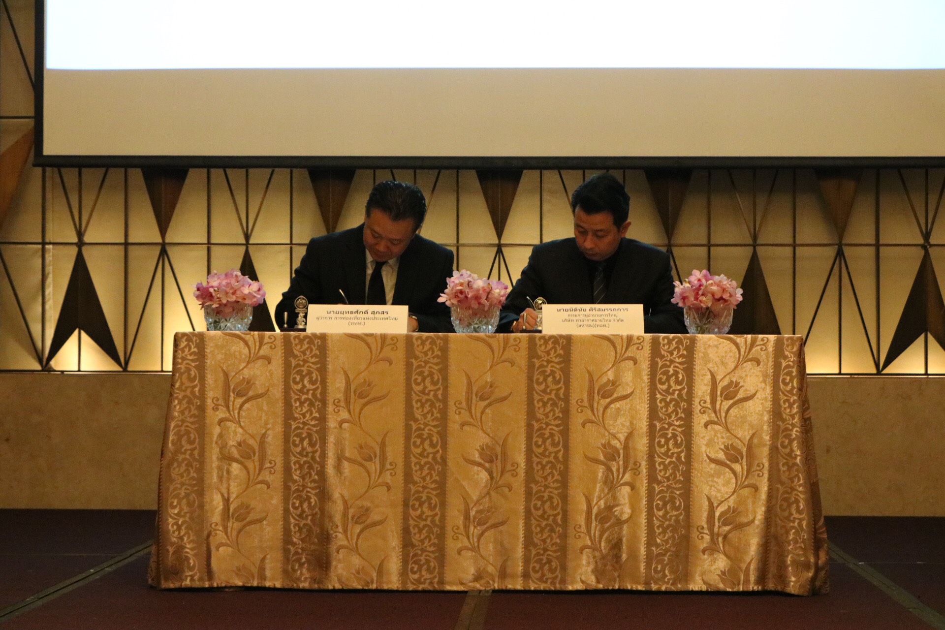 ททท. จับมือ ทอท. ลงนาม MOU สร้างพันธมิตรธุรกิจร่วมมือส่งเสริมตลาดท่องเที่ยวร่วมกัน ตอกย้ำภาพลักษณ์ผู้นำ Hub ของเอเชีย