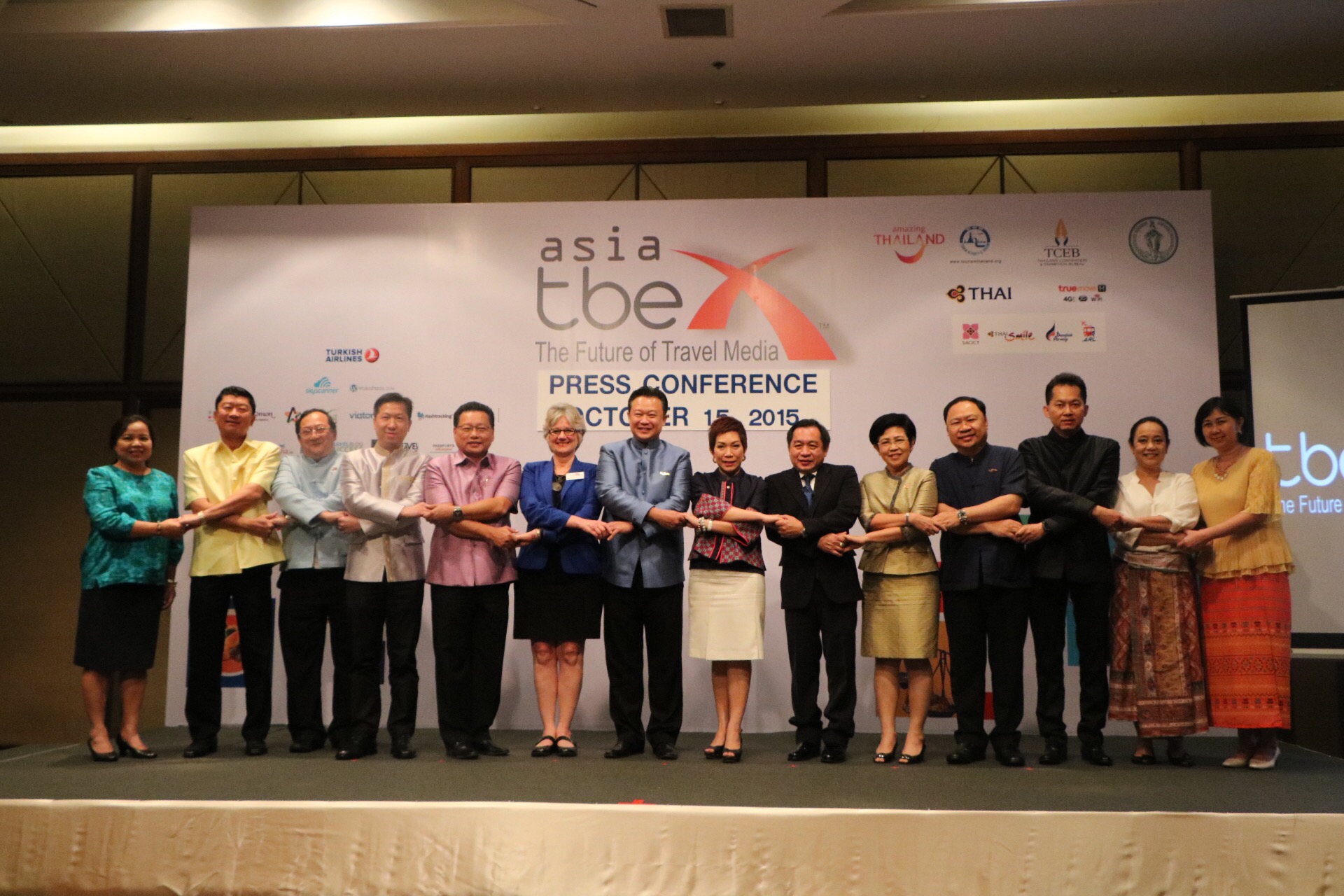 ททท. จับมือภาคเอกชนร่วมเป็นเจ้าภาพจัดงาน TBEX Asia 2015 ดึงบล็อกเกอร์ท่องเที่ยวทั่วโลก  ร่วมโปรโมทสินค้าท่องเที่ยวไทย ผ่านแนวคิด “ปีท่องเที่ยววิถีไทย”