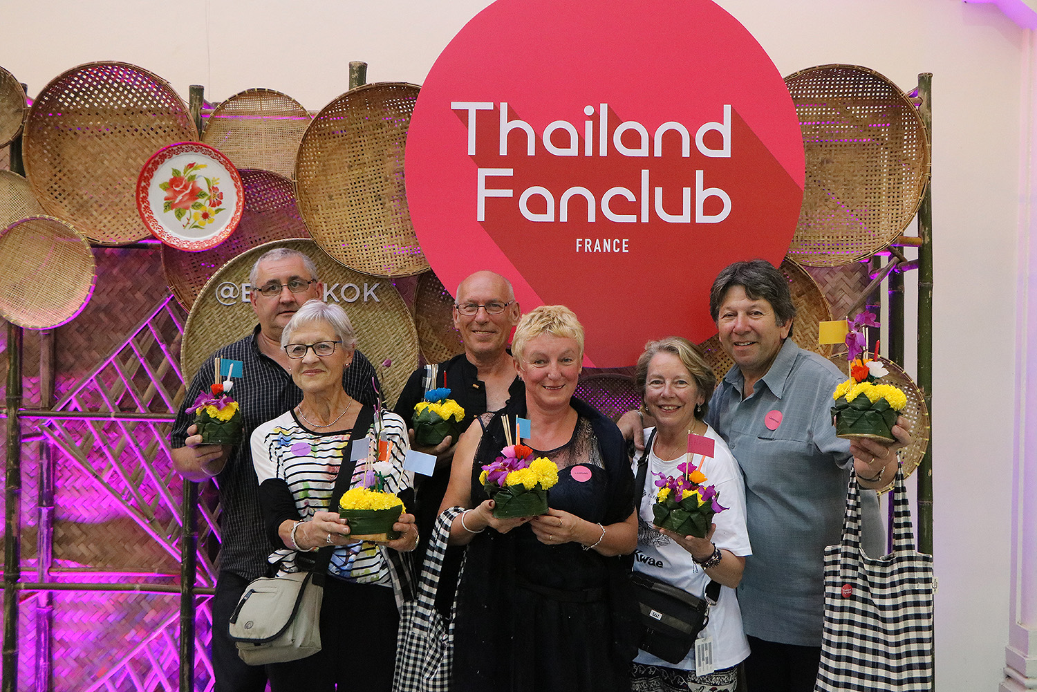 ททท. ปารีสเชิญแฟนพันธุ์แท้ประเทศไทยจากเมืองน้ำหอม บินตรงร่วมสืบสานประเพณีลอยกระทง 2559        ณ ราชนาวิกสภา กรุงเทพฯ