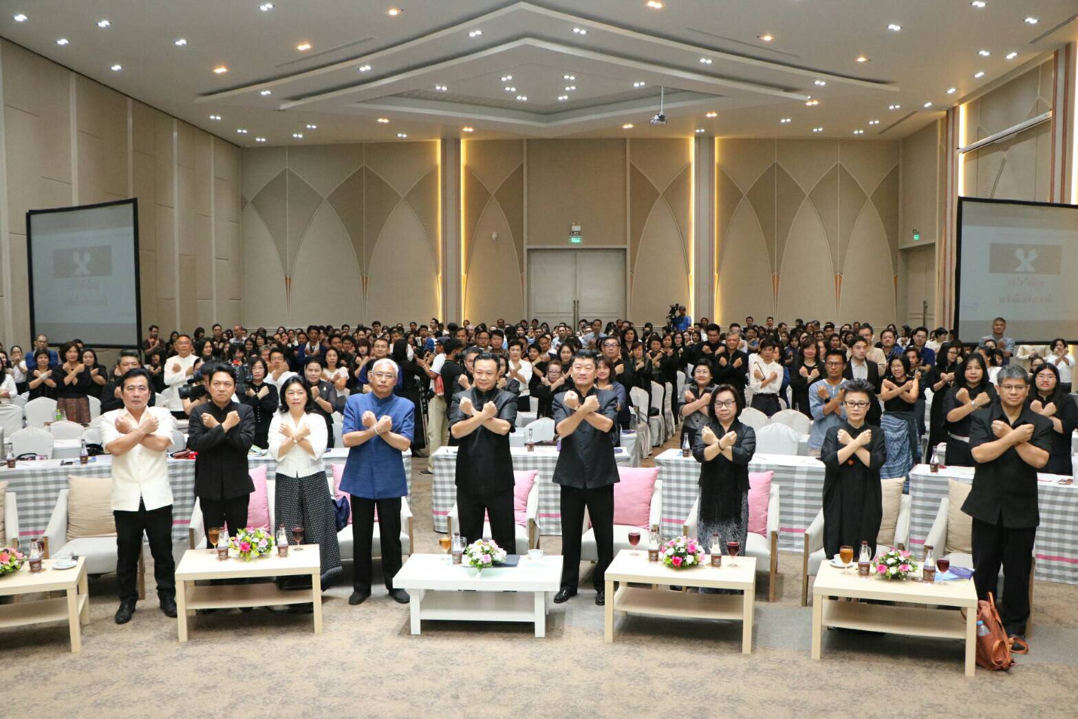 ผู้บริหาร ททท. ร่วมประชุมแผนตลาดการท่องเที่ยว ปี 2561 มุ่งสู่ยุคแห่งการท่องเที่ยวด้วยนวัตกรรมอย่าง รอบด้านบนพื้นฐานแห่งความพอดีพอเพียง