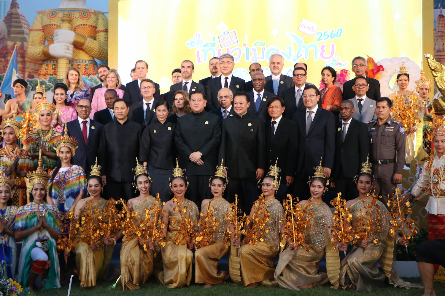 ททท. ขอเชิญเที่ยวงาน “เทศกาลเที่ยวเมืองไทย ๒๕๖๐”  เที่ยวเมืองไทยให้ครบมาพบกันที่สวนลุมฯ