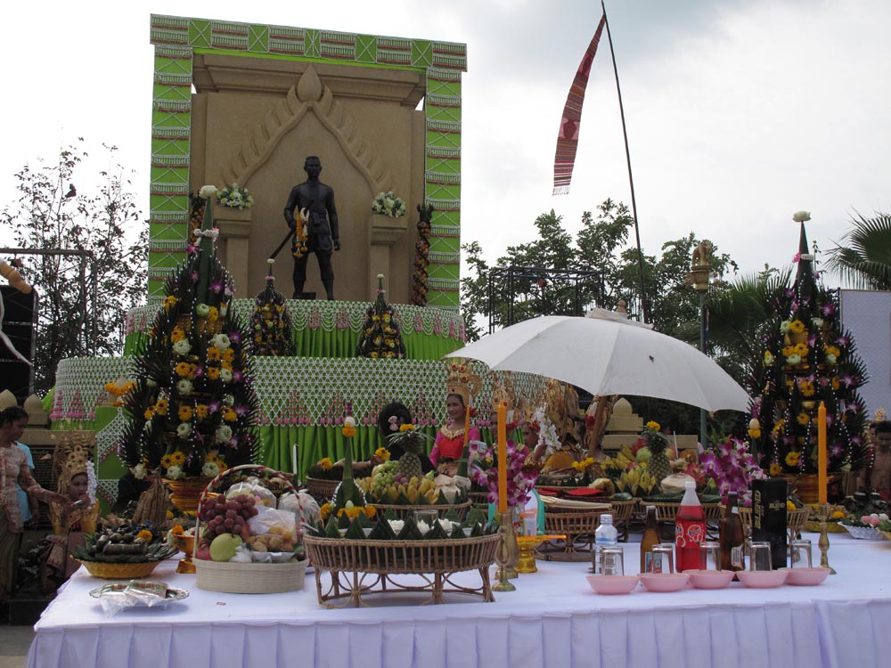 ททท. ขอเชิญร่วมทำบุญ “แซนโฎนตา” สารทเดือนสิบ วัฒนธรรมบุญใหญ่แห่งอีสานใต้ จ.ศรีสะเกษ