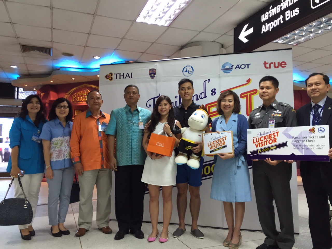 ททท. มอบรางวัลใหญ่นักท่องเที่ยวคนที่ 19 ล้าน กับกิจกรรม “ทุกล้านคน ลุ้นเที่ยวฟรีเมืองไทย”