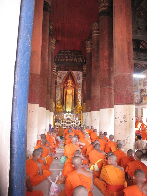 ททท. สำนักงานแพร่ เชิญร่วมสืบสาน “ประเพณีใส่บาตรเทียน” ที่จังหวัดน่าน