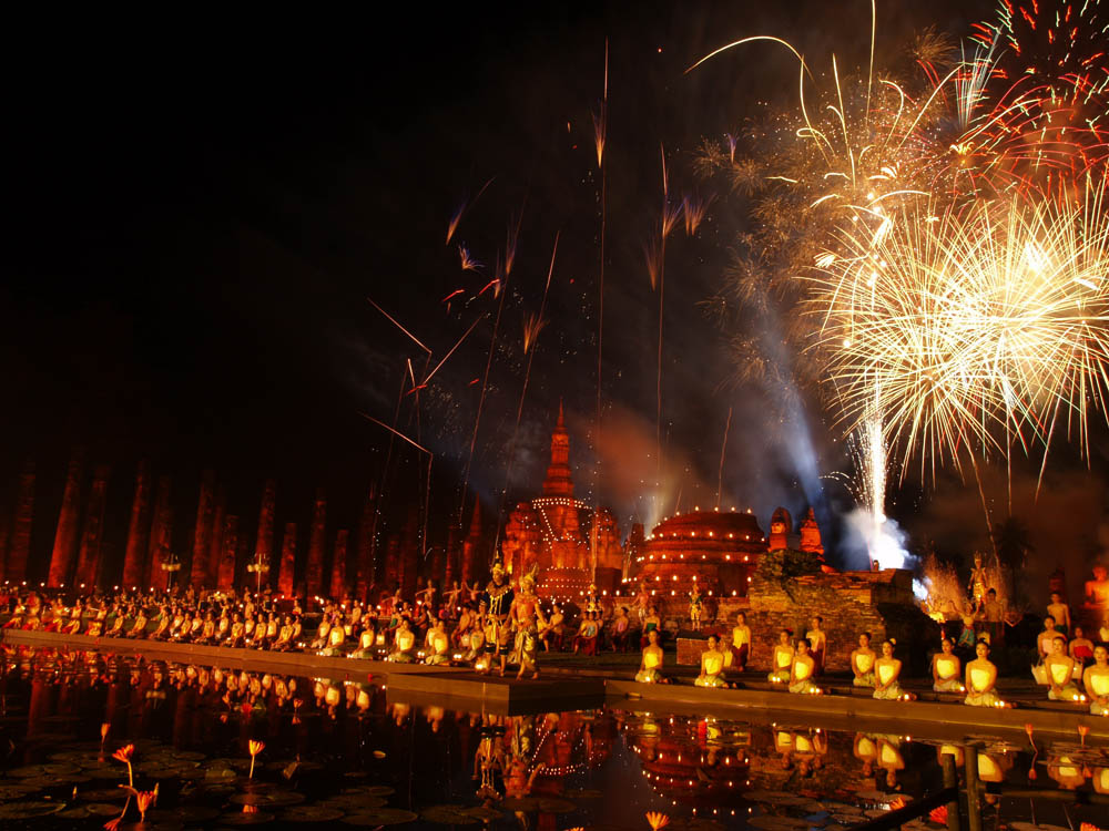 งานลอยกระทงเผาเทียนเล่นไฟ จังหวัดสุโขทัย ประจำปี 2555