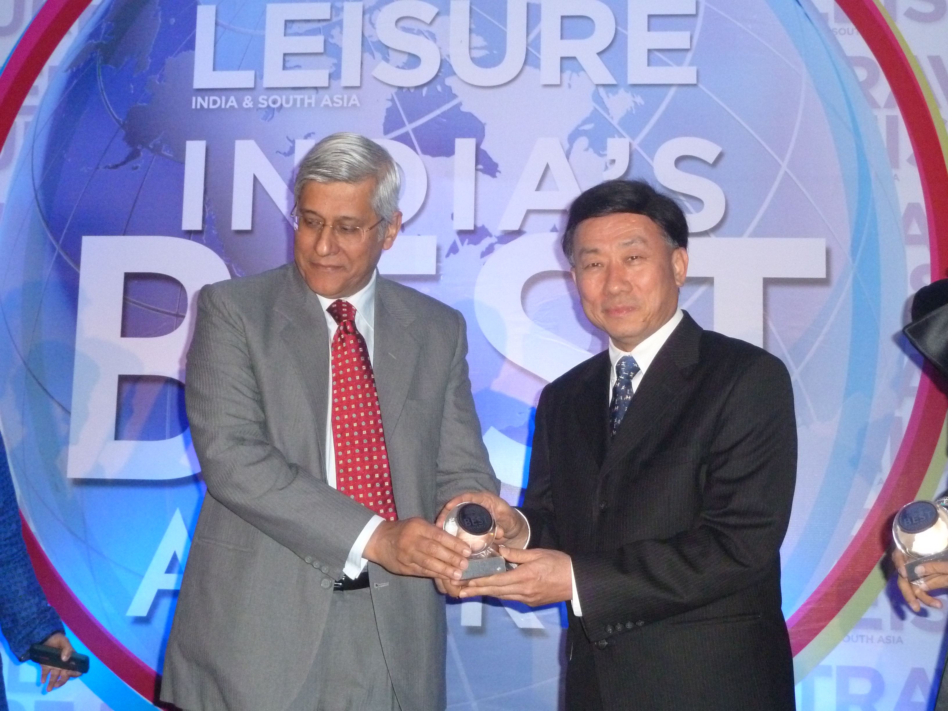ประเทศไทยได้รับรางวัลสูงสุดการท่องเที่ยวแห่งปี The World Best Country  2011  และ The World Best Wedding Destination  2011