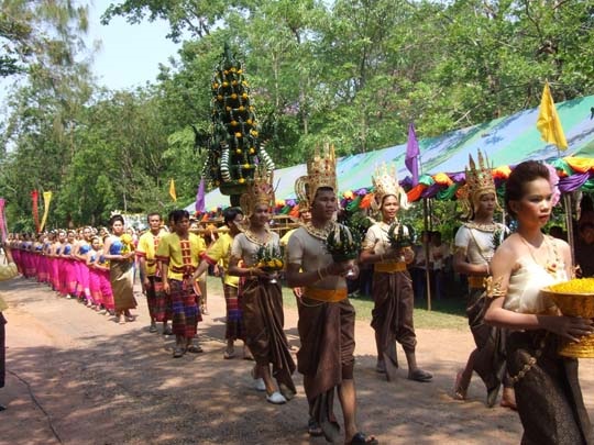 ททท.สำนักงานนครราชสีมา ขอเชิญทุกท่านร่วมแต่งกายชุดไทย เที่ยวเมืองชัยภูมิ “เทศกาลสงกรานต์ชัยภูมิ ประจำปี ๒๕๖๑”