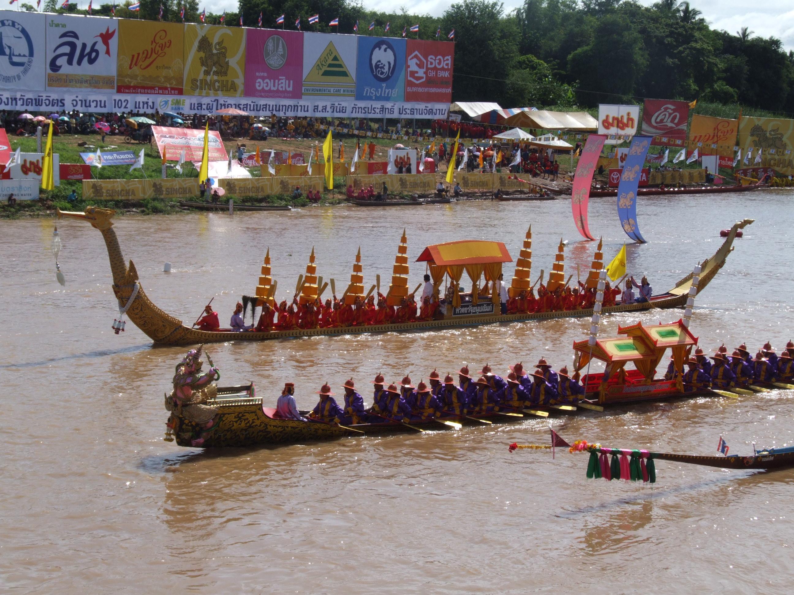 จังหวัดพิจิตร จัดการแข่งเรือยาวชิงถ้วยพระราชทานสมเด็จพระเจ้าอยู่หัวฯ ปี 2554 สนามแรกนัดเปิดฤดูกาลแข่งเรือยาว 54